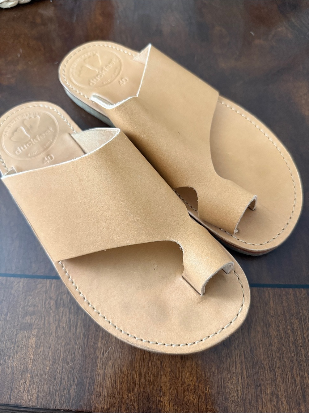 Duck Feet Tan Leather Toe-Loop Slide Sandals Size 40